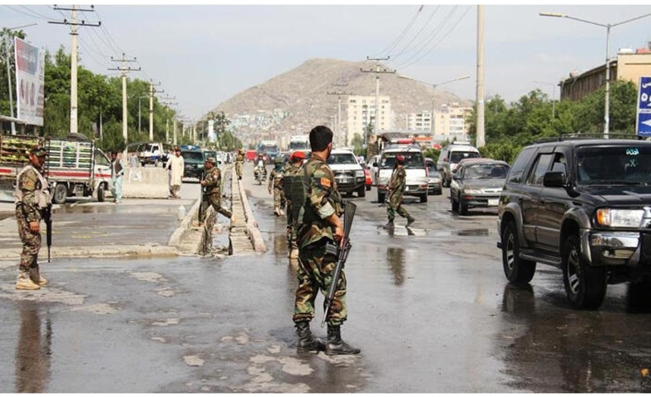 Kabil'de NATO konvoyuna saldırı