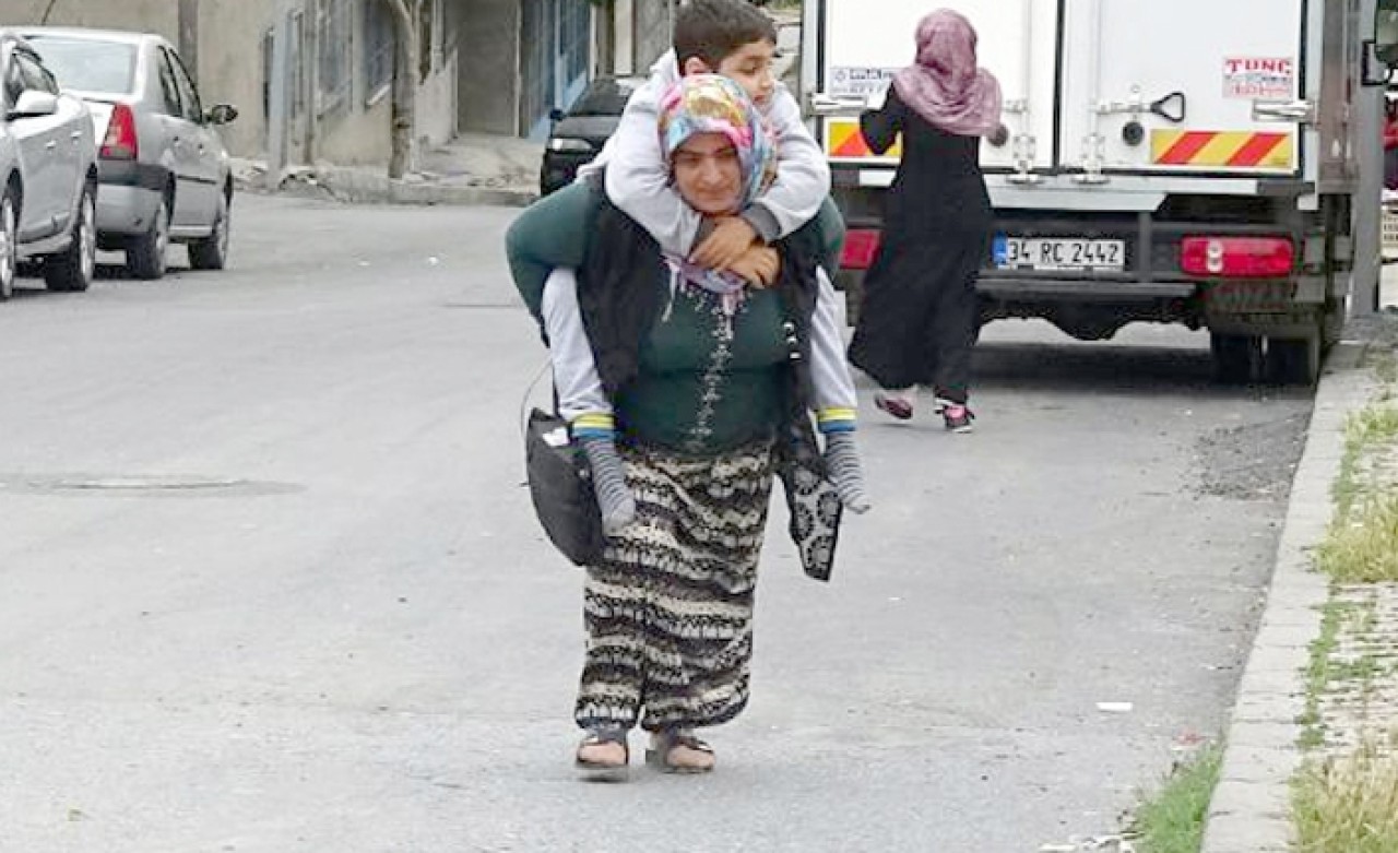 Nakil bekleyen oğlu için 4 yıldır hastanede: Anneler gününü hiç tatmadım