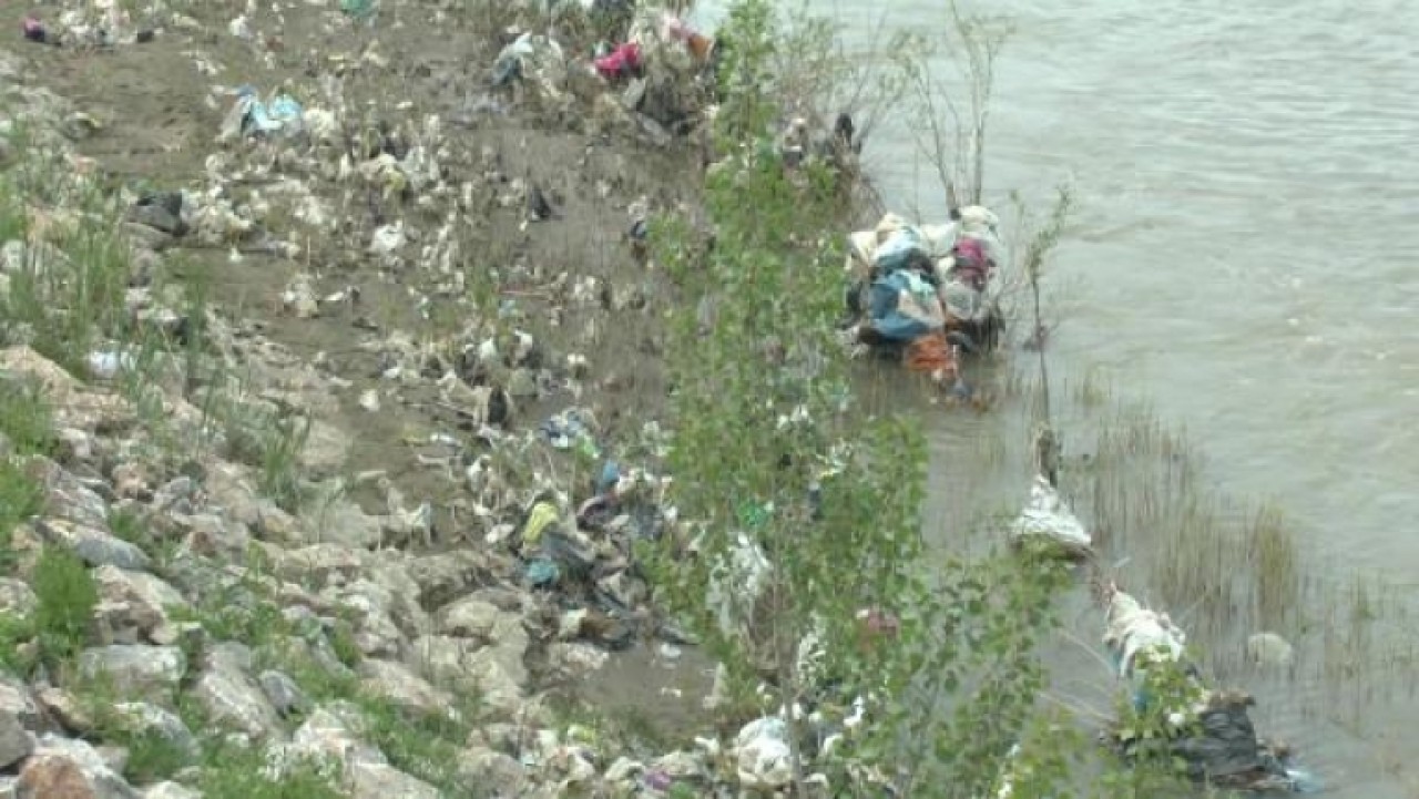 Karasu Nehri çöplüğe döndü