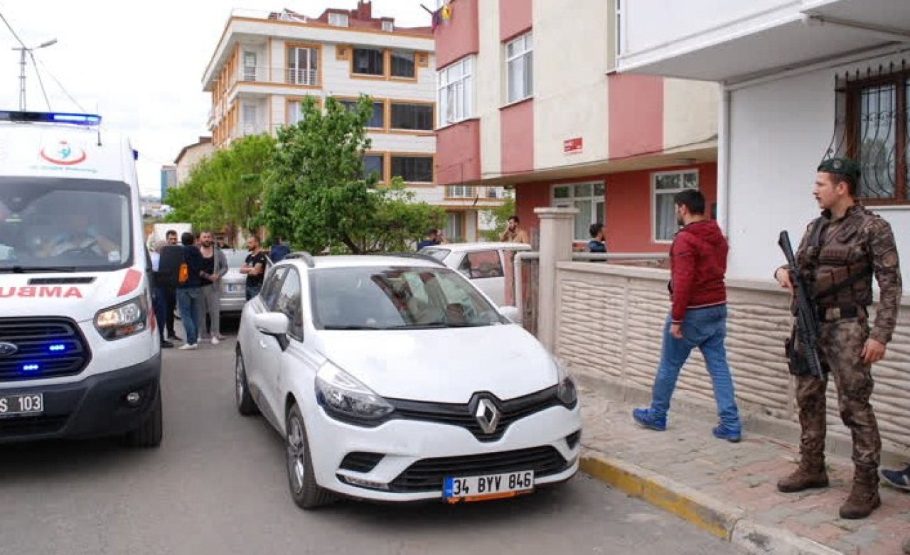 Kardeşinin kuaför dükkanında çalışan kişiyi rehin aldı