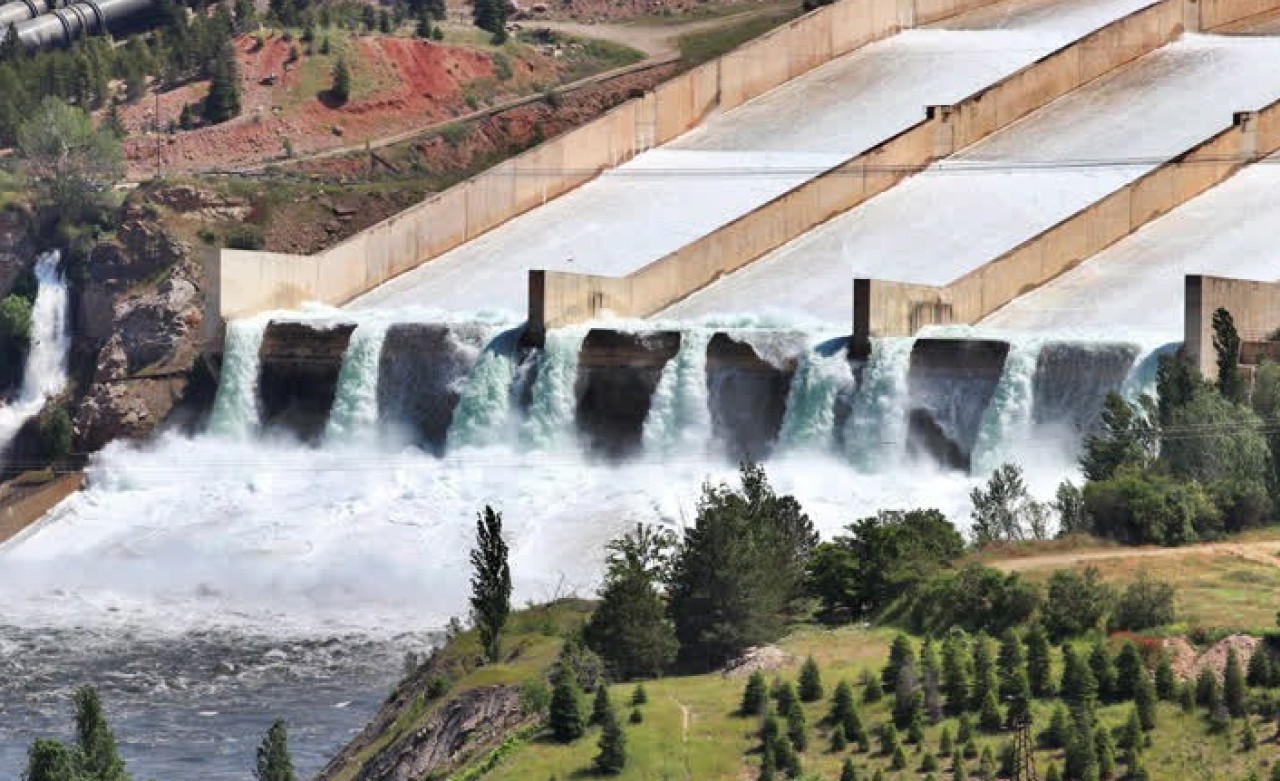Keban Baraj Gölü'nün tahliye kapakları 15 yıldır ilk kez açıldı