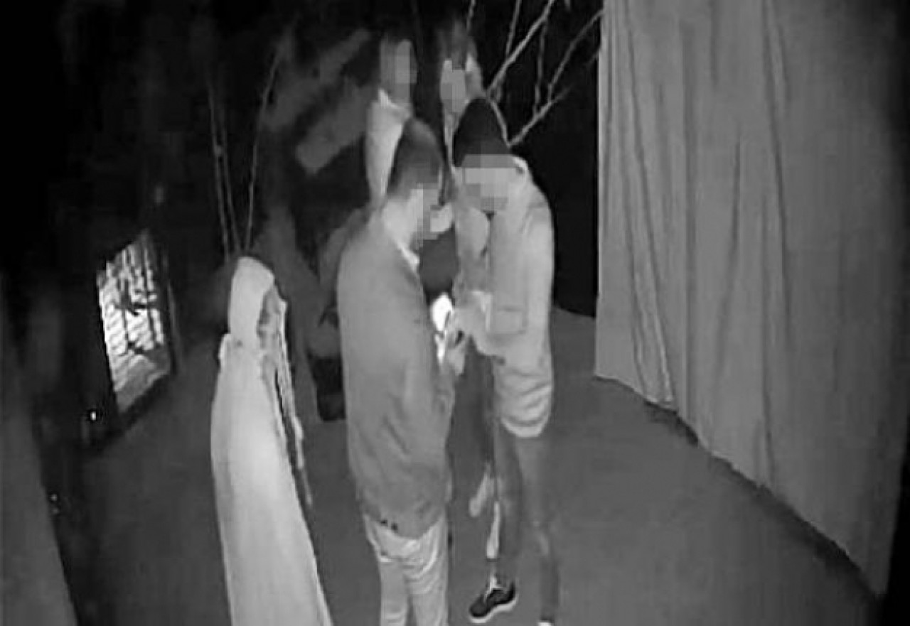 Müşteriyi korkutmak isterken yaralandı