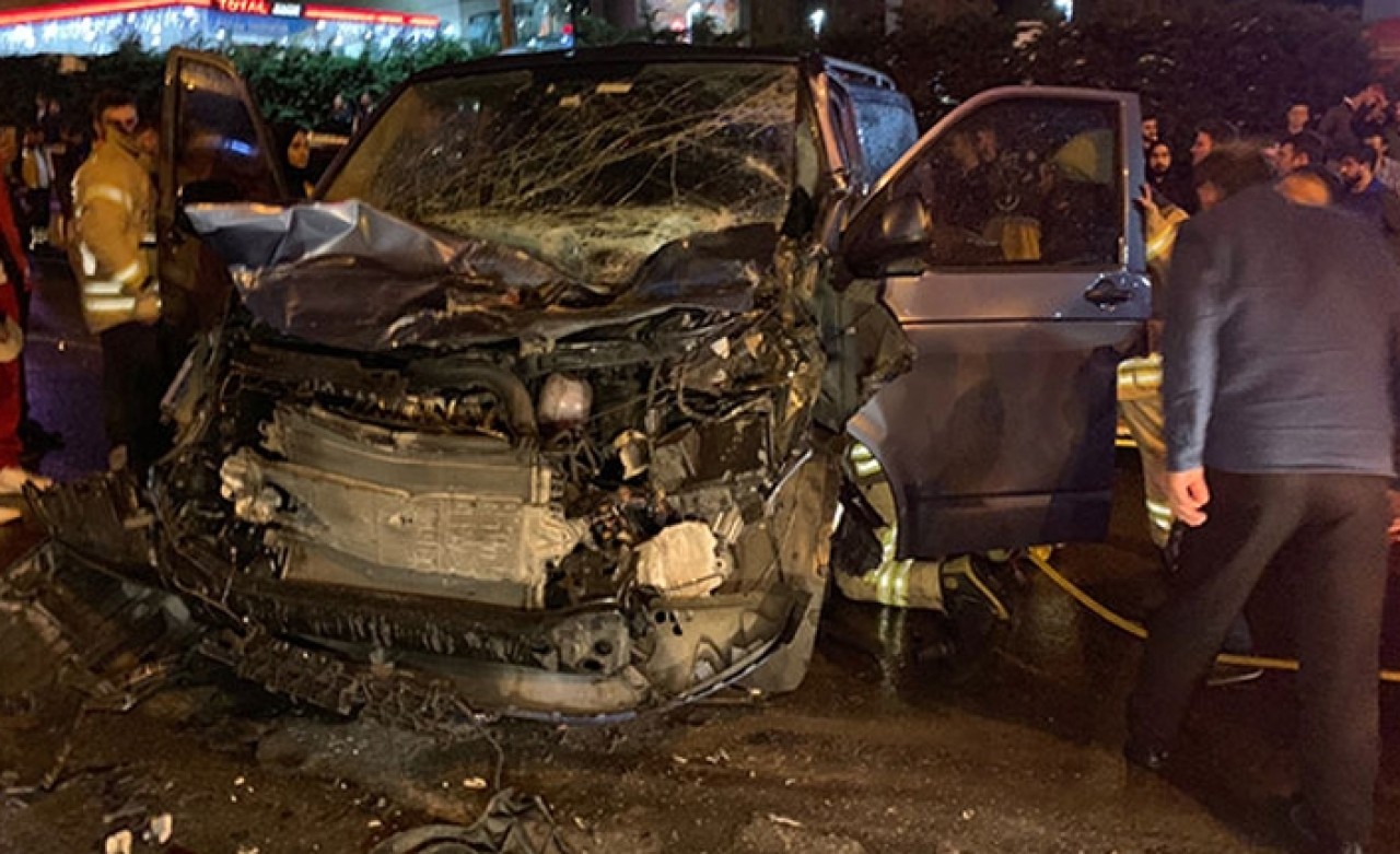 Maltepe'de 12 araç zincirleme kazaya karıştı! Yaralılar var