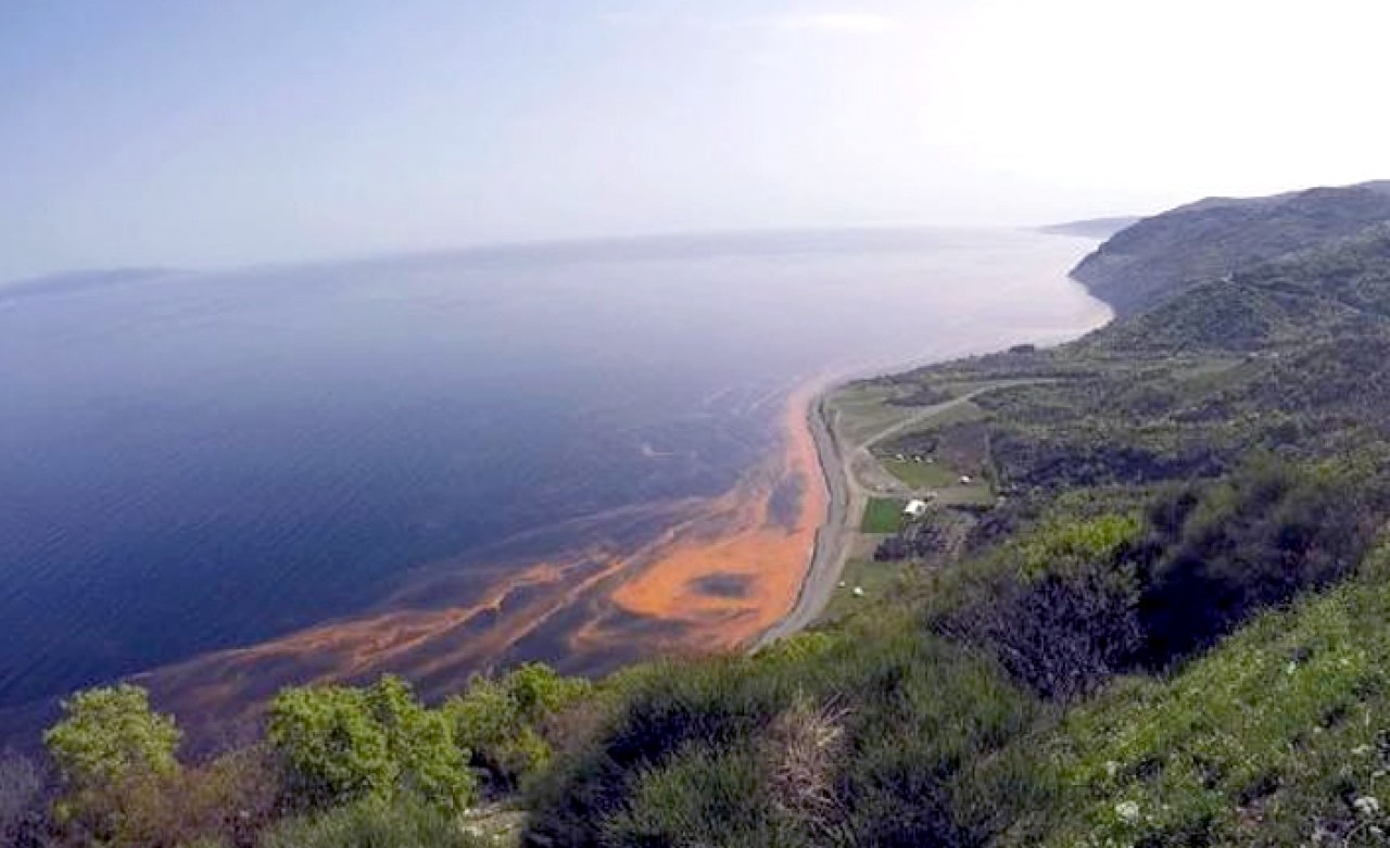 Marmara Denizi'ndeki 'kırmızı gelgit' havadan görüntülendi