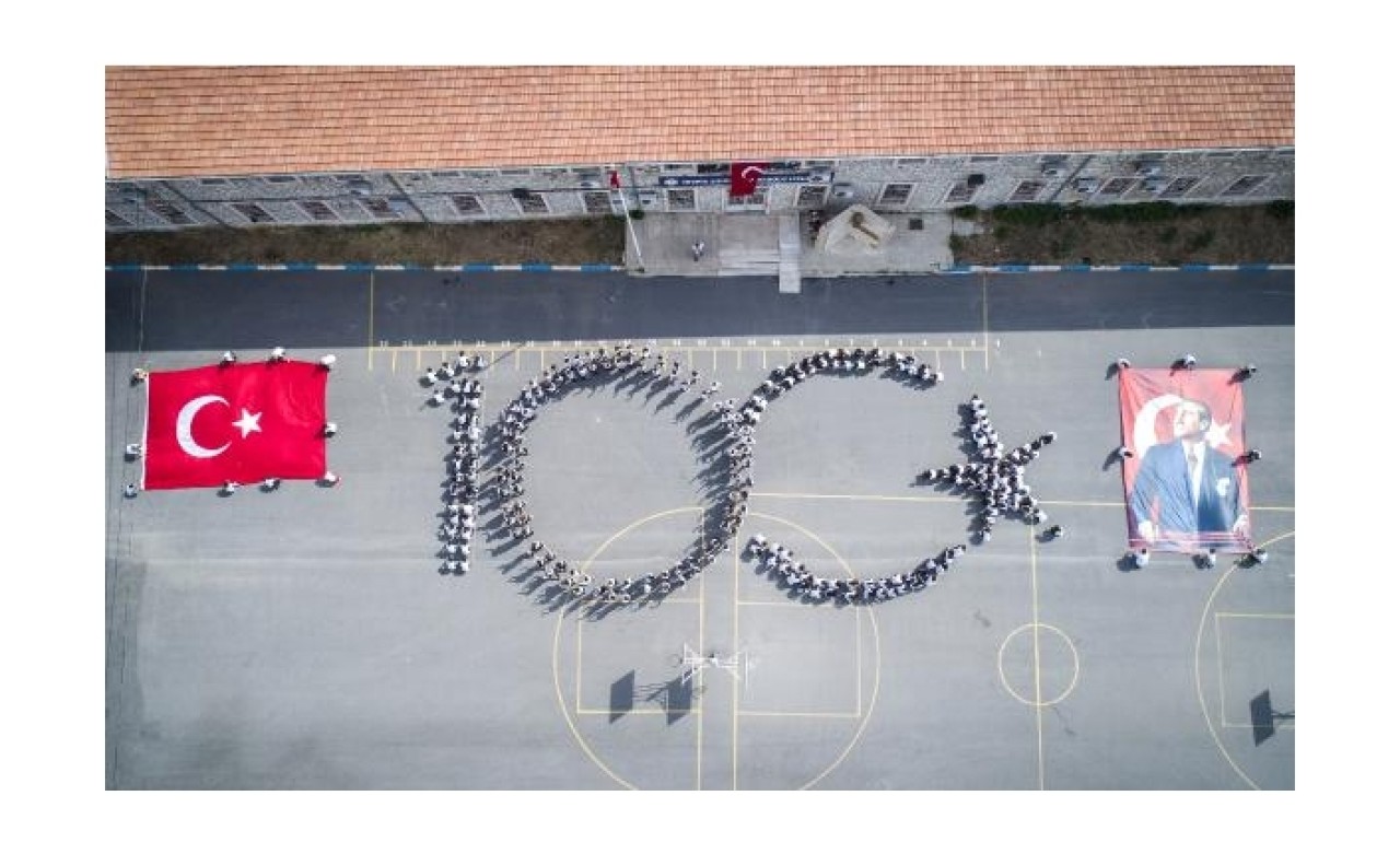 Mersin’de muhteşem 100’üncü yıl koreografisi