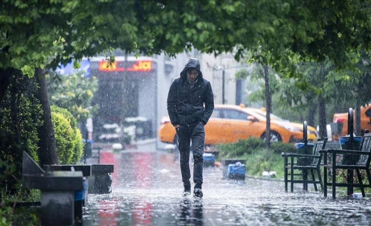 Meteorolojiden yurdun iç ve batı kesimlerinde sağanak uyarısı