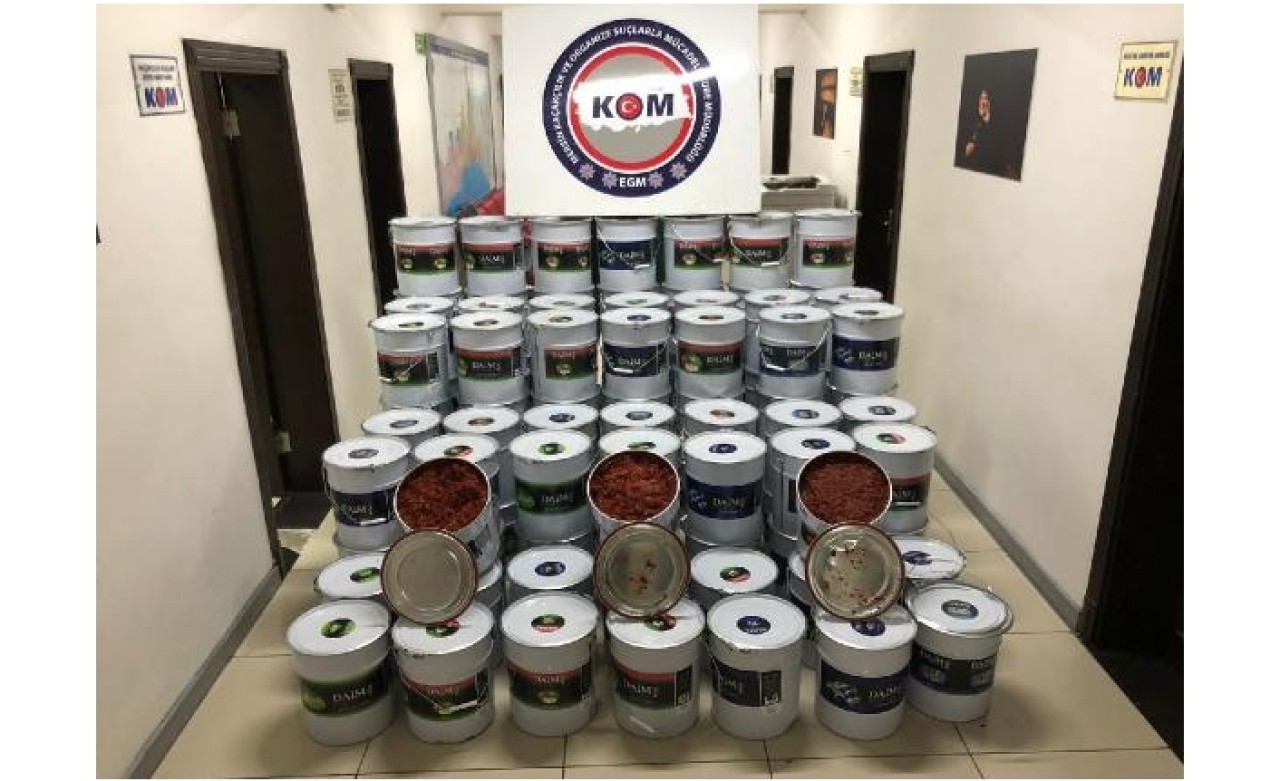 Muz yüklü kamyondan 2.3 ton kaçak nargile tütünü çıktı