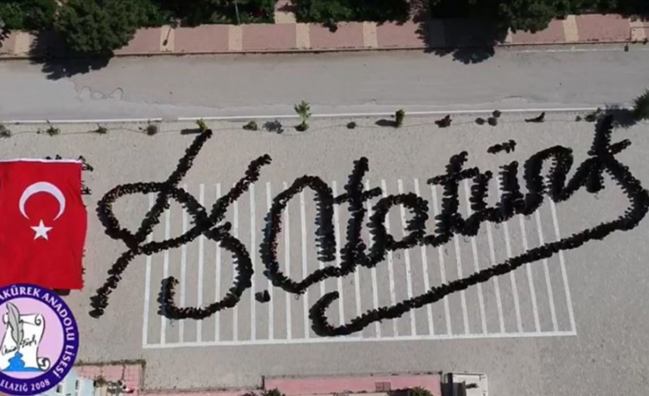 Öğrencilerden 'Atatürk'ün imzası kareografisi'