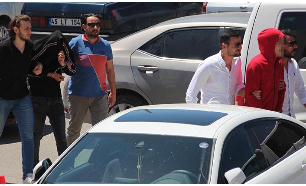 Polisten şok operasyon! Kaçmak isterken villayı koruyan köpek tarafından ısırıldı