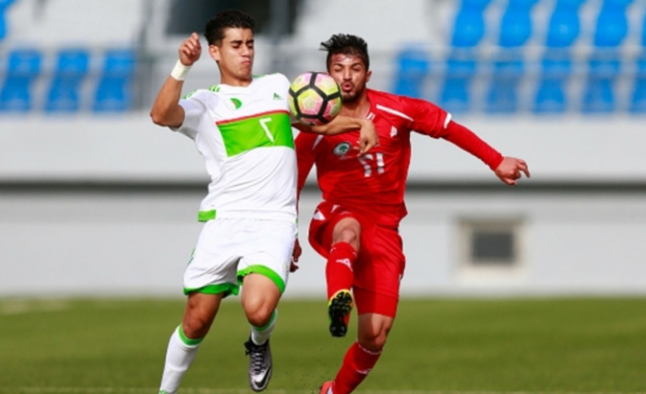 Savunmanın soluna 21'lik Cezayirli geliyor