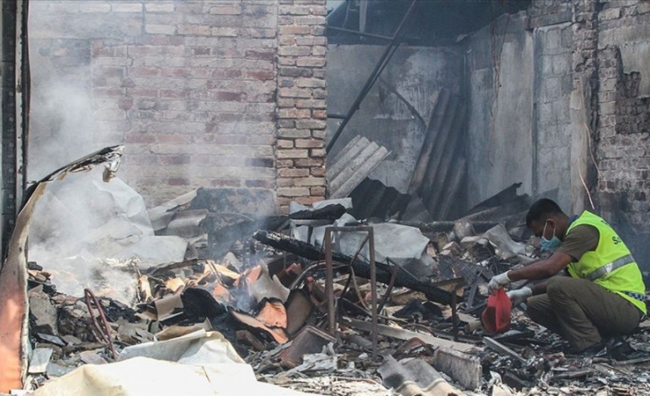Sri Lanka'da Müslümanlara ait fabrika ateşe verildi