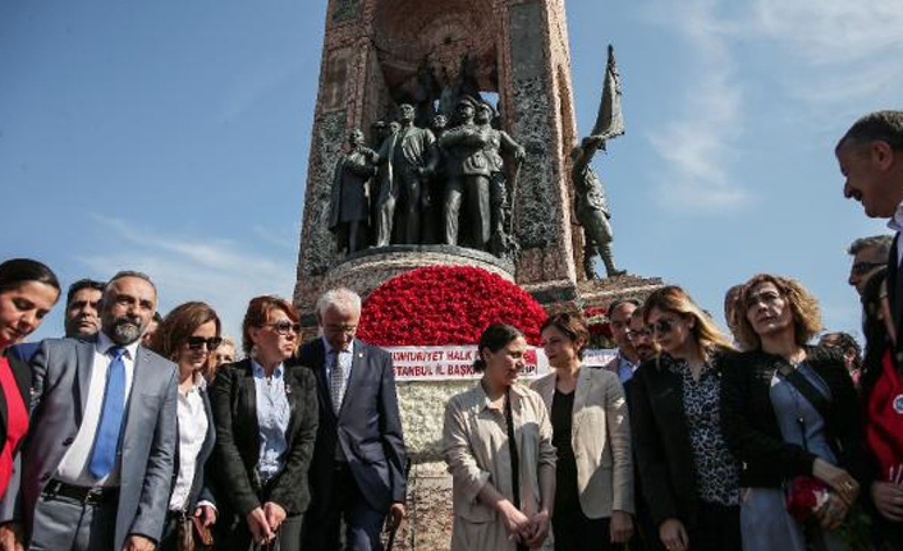Taksim Meydanı'nda 19 Mayıs kutlaması