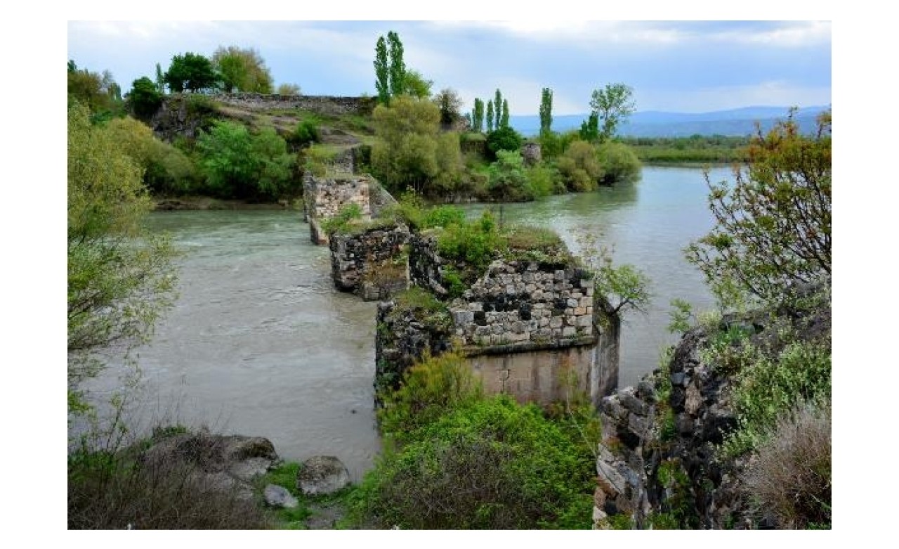 Tarihi Boğazkesen Köprüsü restore edilmezse yok olacak