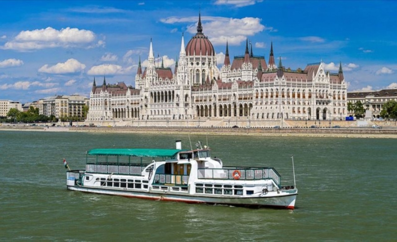 Tuna Nehri'nde yolcu gemisi battı: 7 ölü