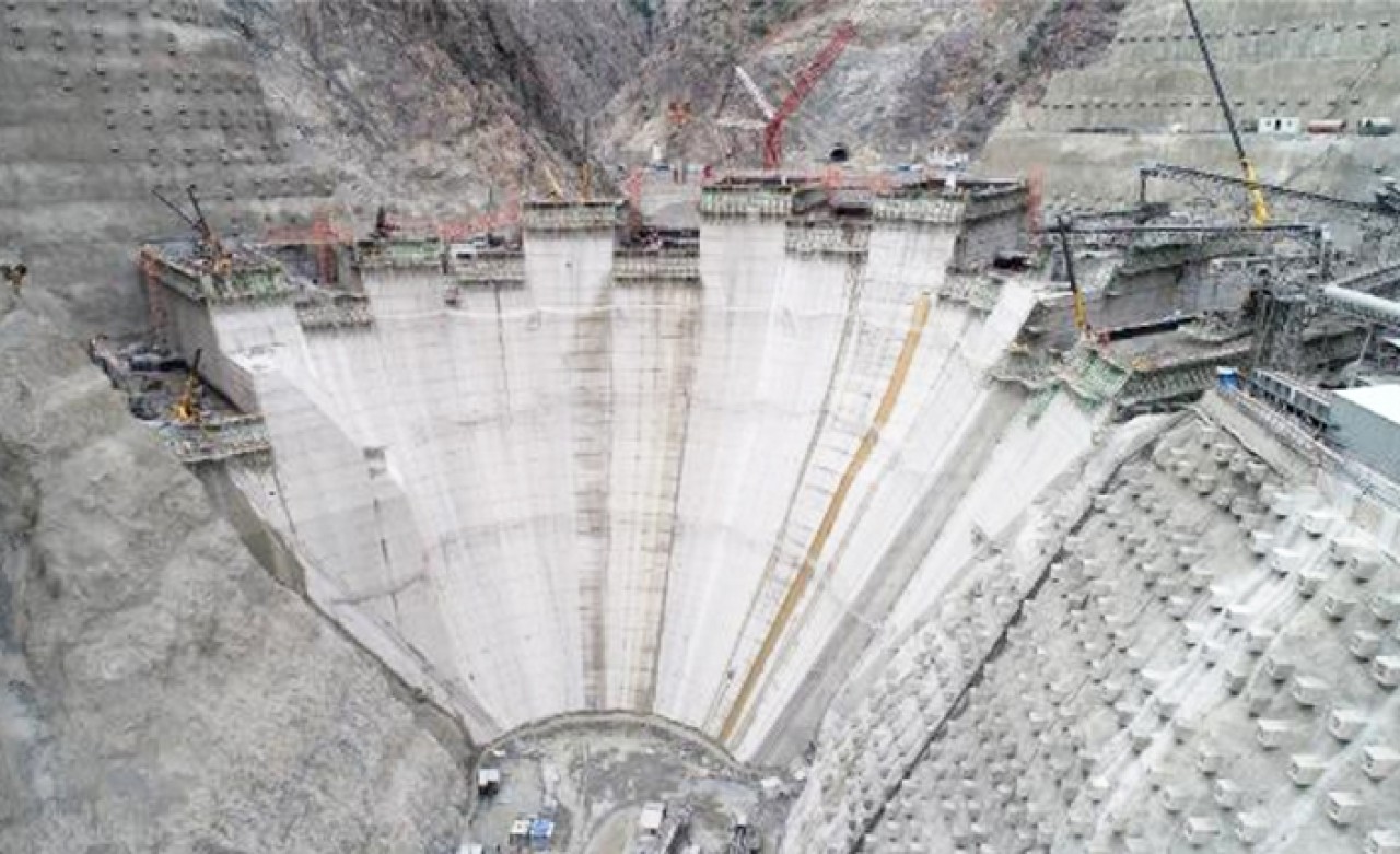 Türkiye'nin en yüksek baraj inşaatında 100 metre gövdeye ulaşıldı