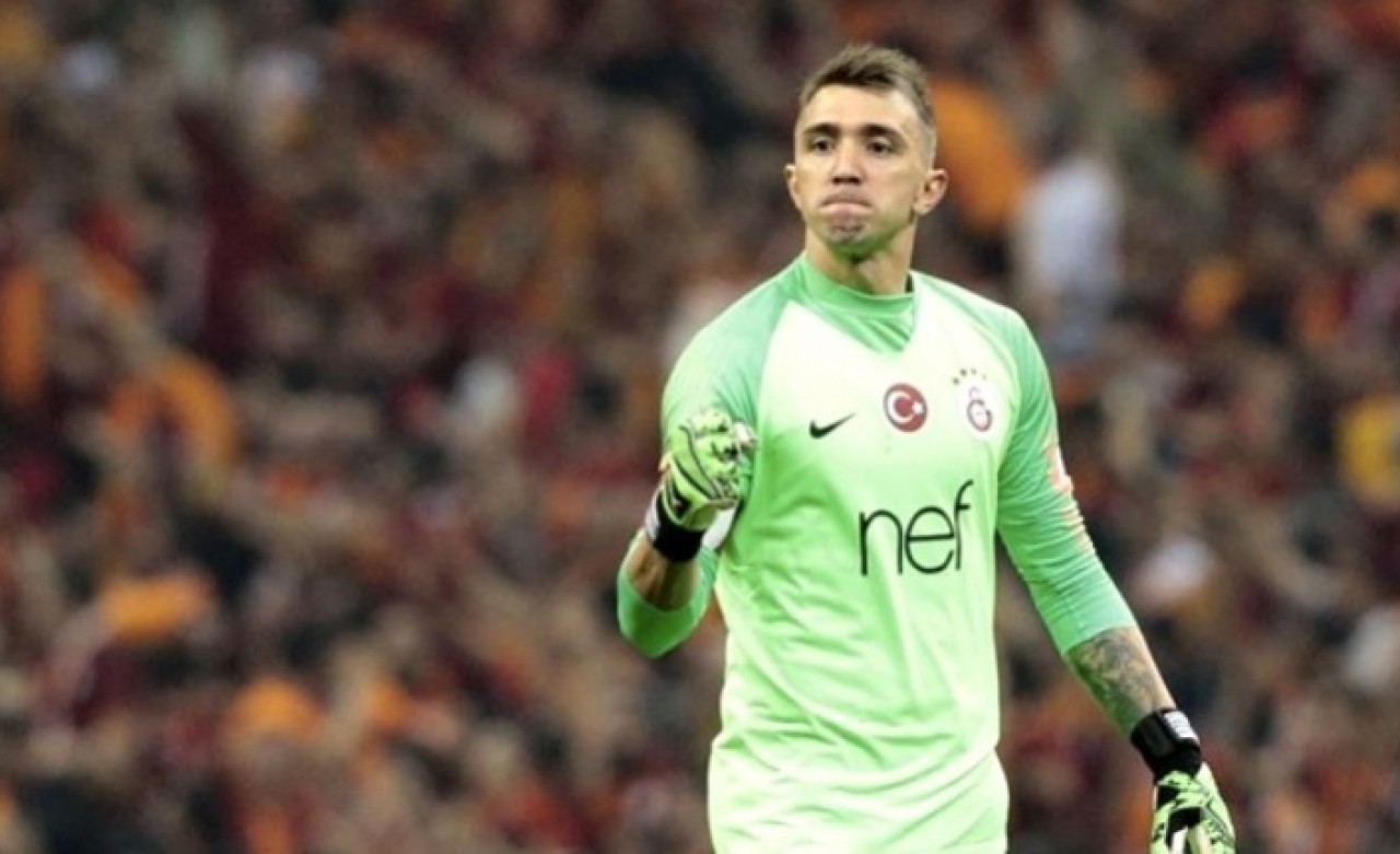 Ünlü kulüpten Muslera için çılgın teklif!