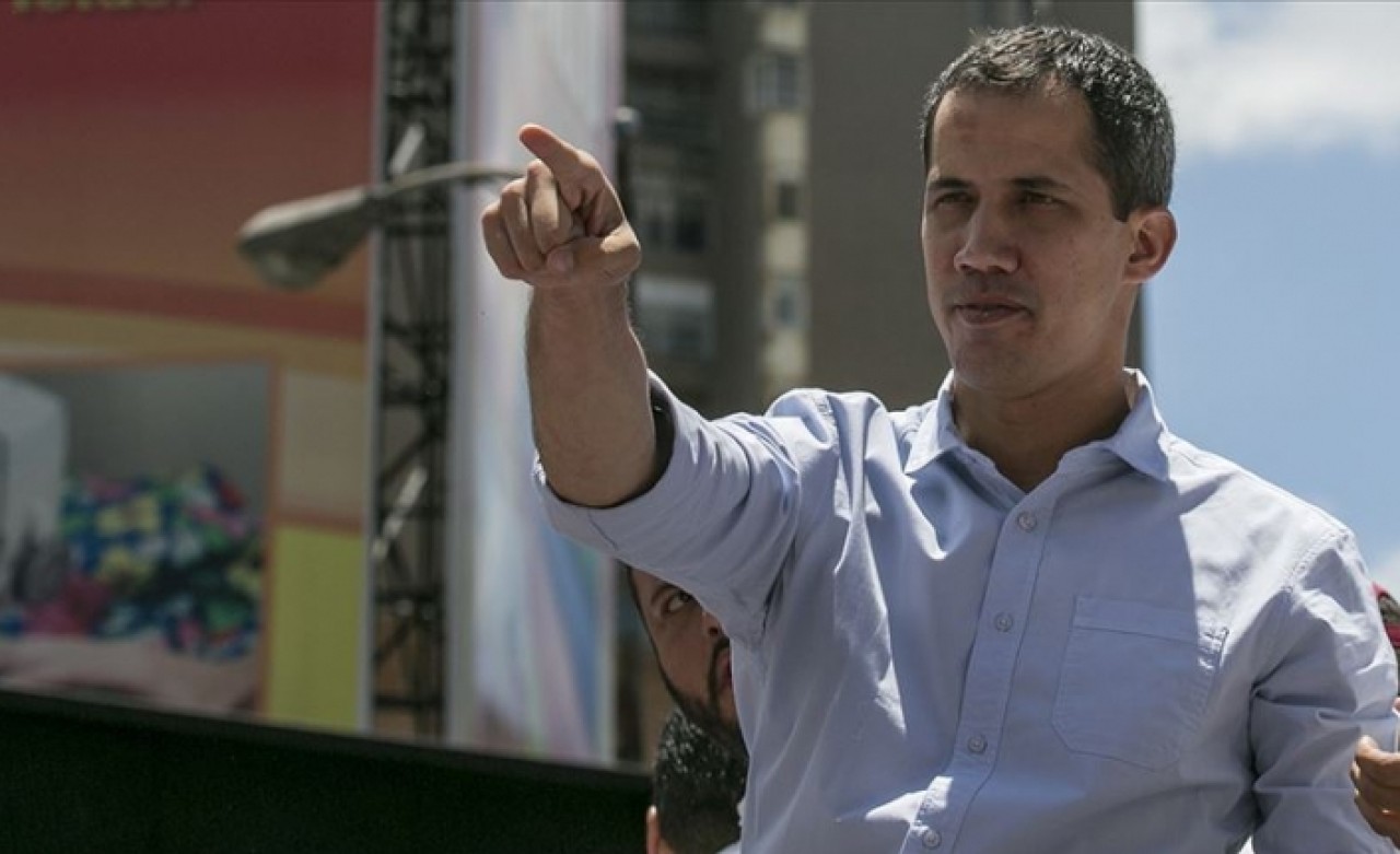 Guaido hükümetle müzakere ettiğini açıkladı