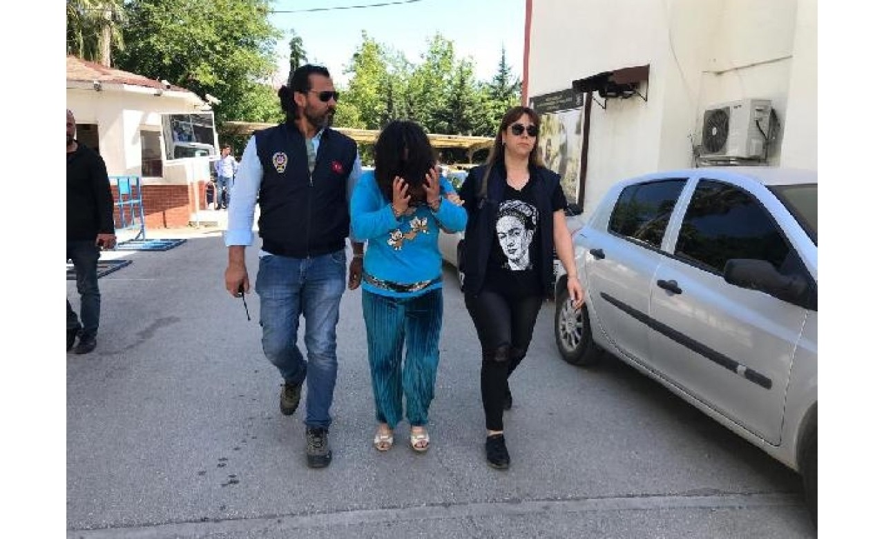 Yaşlı erkekleri kandırıp,  cüzdanlarını çalan kadın tutuklandı