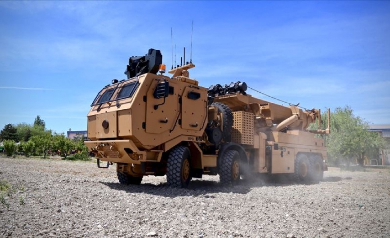 Zırhlı askeri araçların 'cankurtaran'ı kışla yolunda