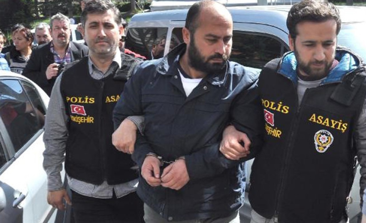 4 akademisyenin katili,  ilk duruşmada başını duvara vurup hakaretler yağdırdı