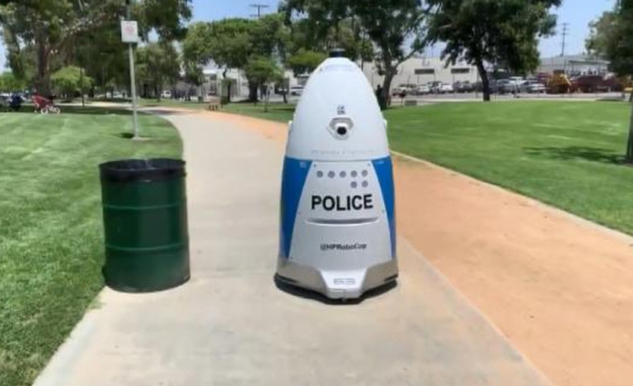 ABD’de robot polis ilk devriyesine çıktı
