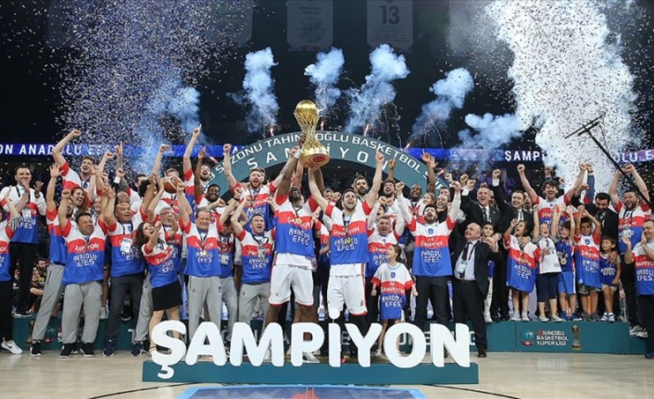 Anadolu Efes 9 yıl sonra şampiyon