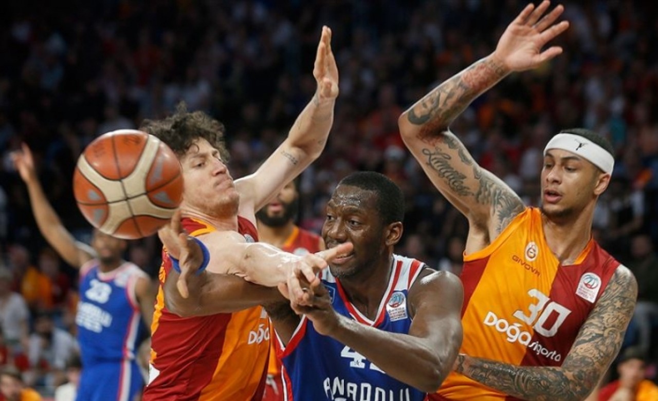 Anadolu Efes finalde