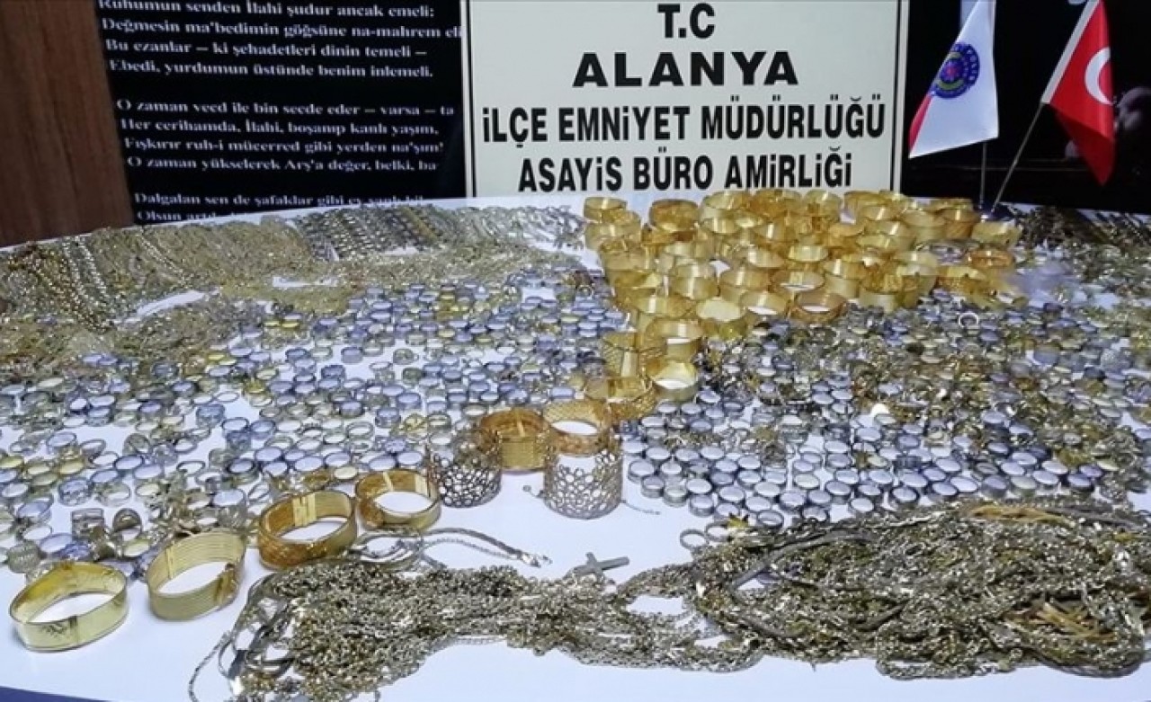Antalya'da 20 kilo 318 gram sahte altın ele geçirildi
