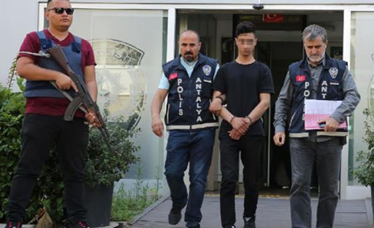 Babasını kendisine şiddet uyguladığı için bıçaklamış