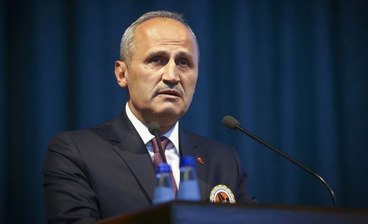 Bakan Turhan'dan Aydın-Denizli Otoyol ihalesine onay