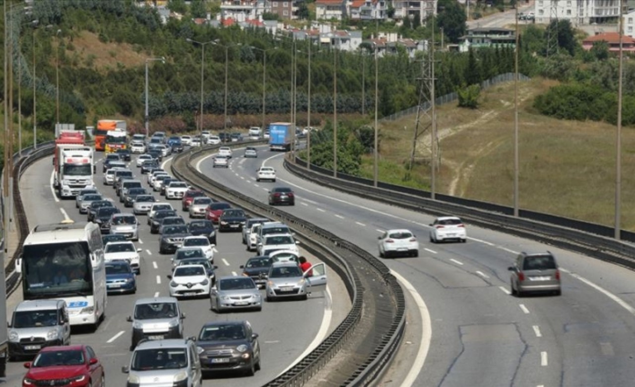 Bayramda akaryakıta 3, 5 milyar lira harcandı