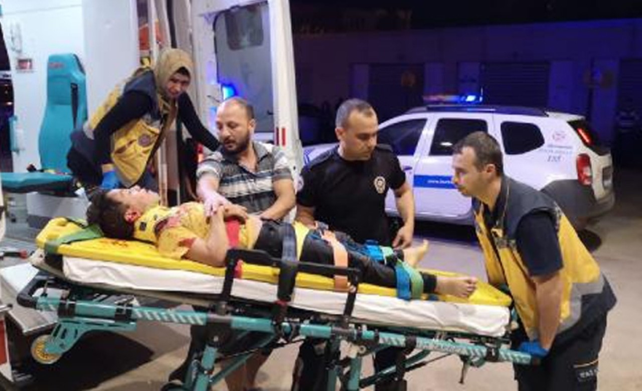 Beşinci kat penceresinden düşen Suriyeli çocuk ağır yaralandı