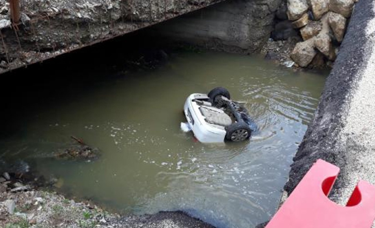 Bolu'da otomobil dereye uçtu: 3 ölü