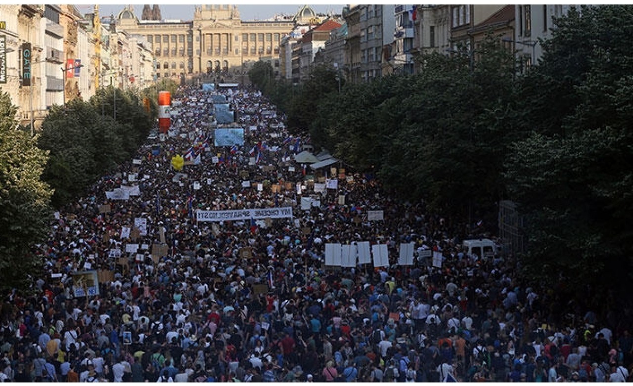 Çekya'da 'komünizmin çöküşünden bu yana en büyük' protesto gösterileri