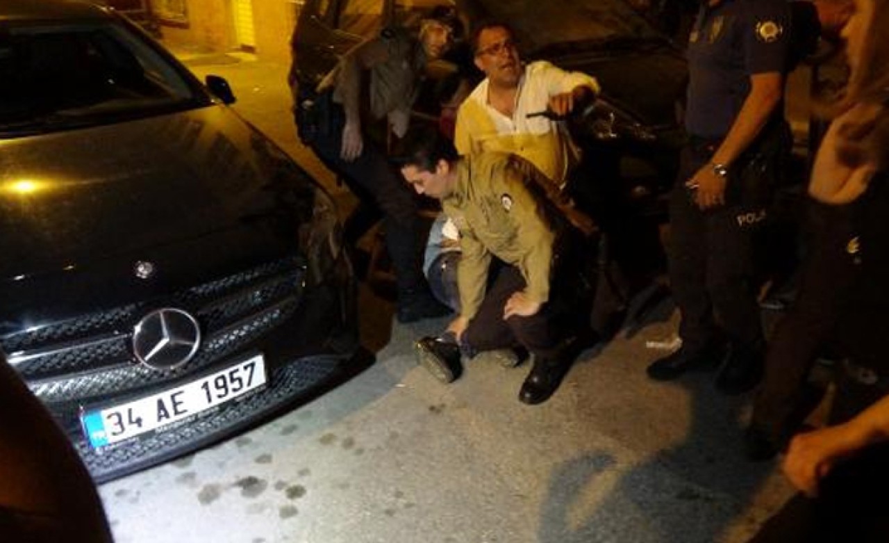 Cezaevi firarisi,  tornavidayla polisi yaralayıp silah çekti