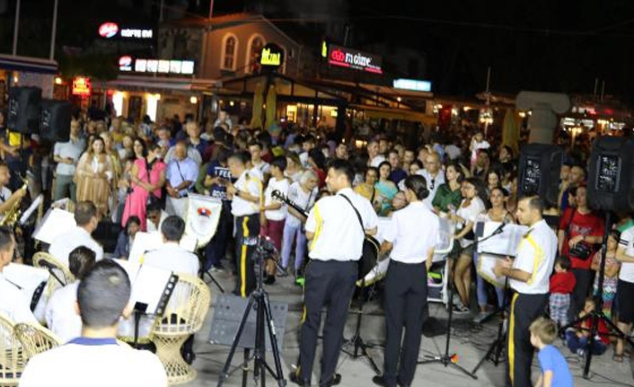 Denizde,  havada,  karada jandarmanın kuruluş yıl dönümü kutlaması