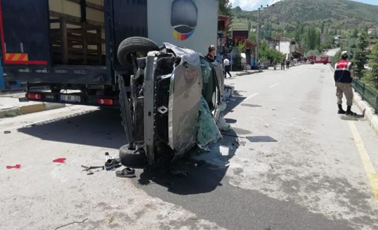 Erzurum'da feci kaza! Şeyma öğretmen öldü,  eşi,  çocuğu ve kardeşi yaralı