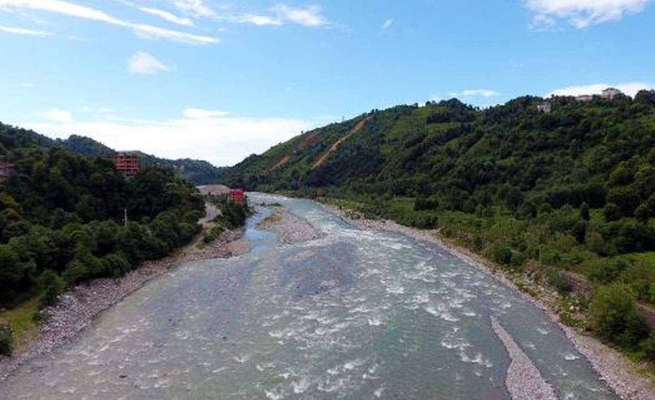 Fırtına Vadisi'nde kaçak yapıların yıkımı başladı
