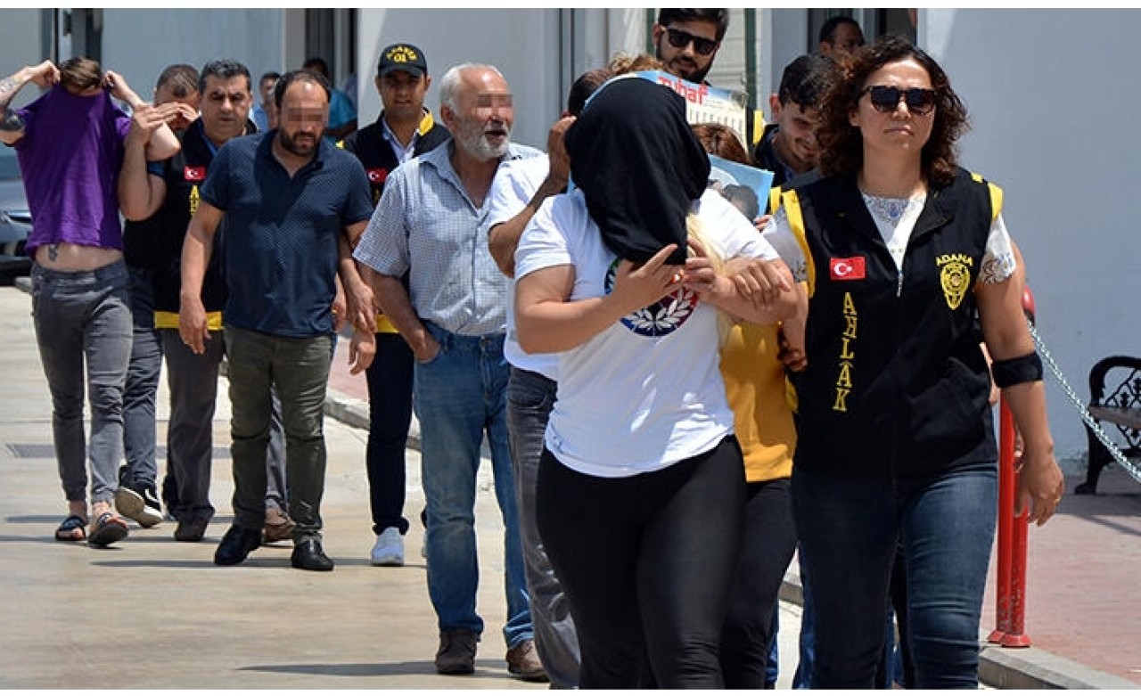 Fuhuş çetesine operasyon! Ağlarına böyle düşürmüşler