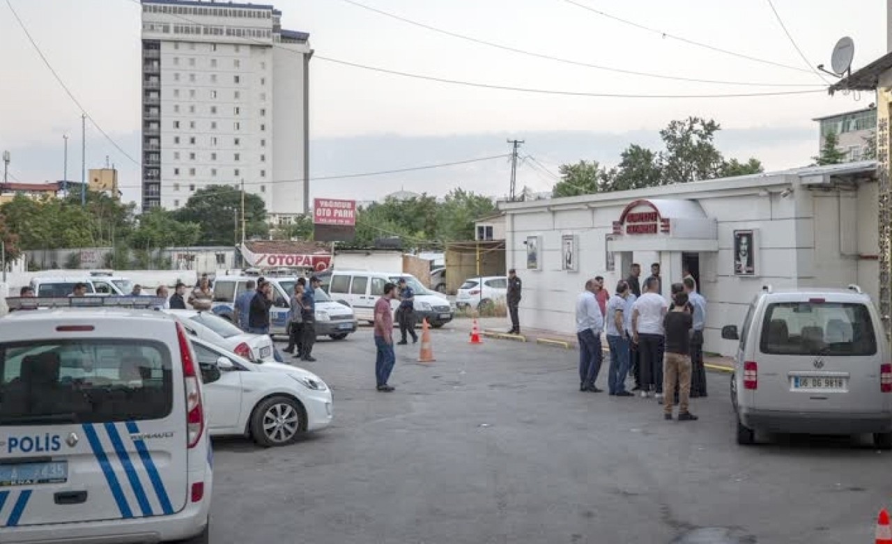 Gece kulübünü basıp pompalı tüfekle ateş açtılar