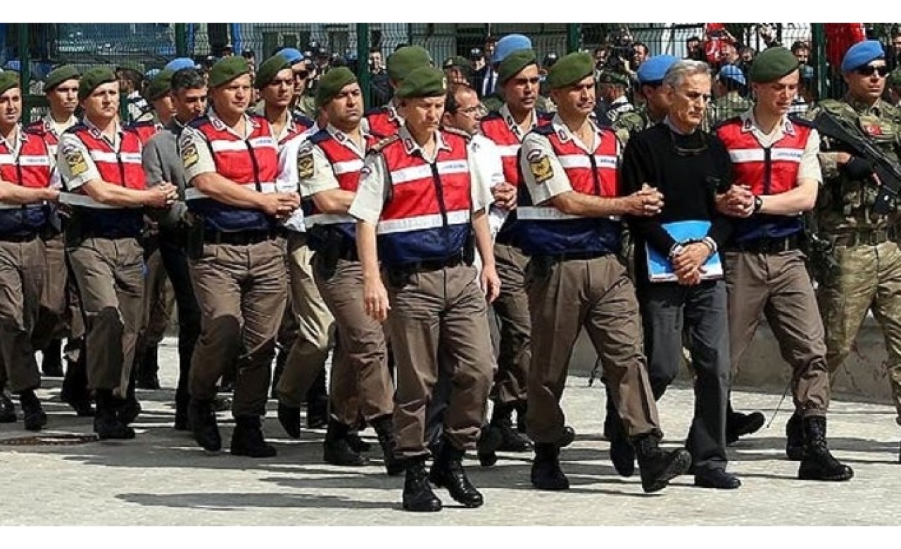Genelkurmay çatı davası kararı sonrası arbede çıktı! Polis havaya ateş açtı