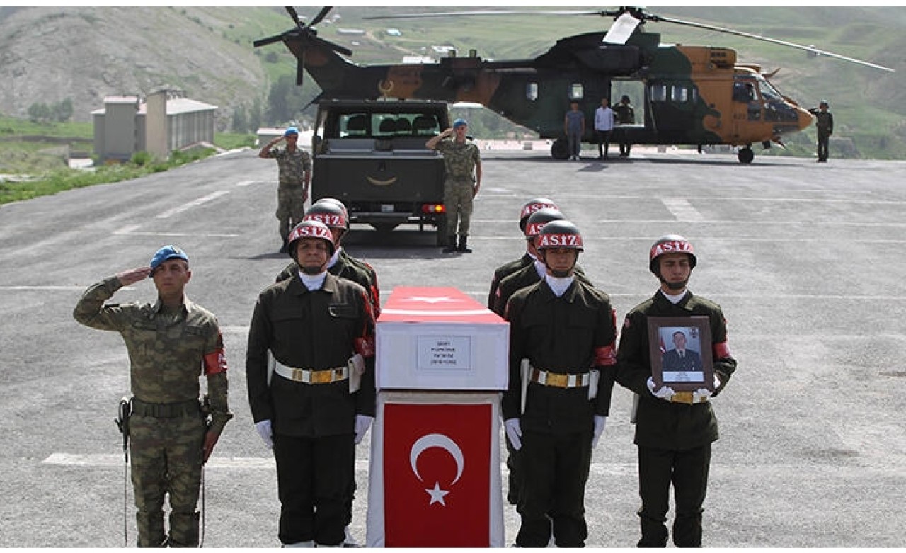 Hakkari'de şehit asker için tören