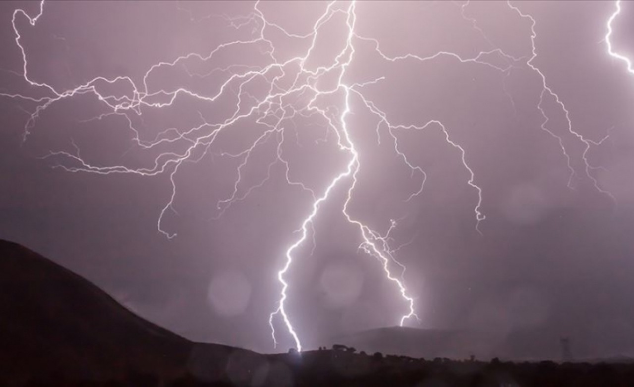 Hindistan'da kum fırtınası ve yıldırım 19 can aldı