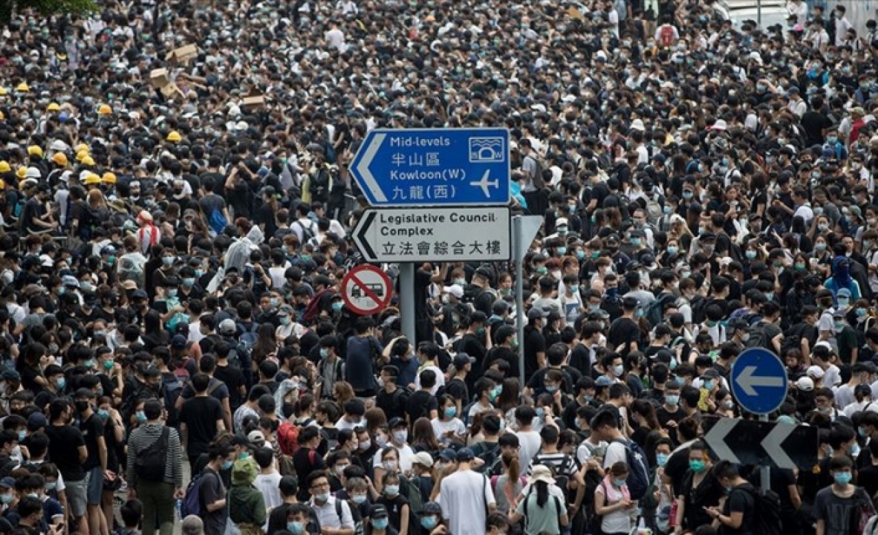 Hong Kong'da halk Çin'e iade yasa planına karşı birleşti