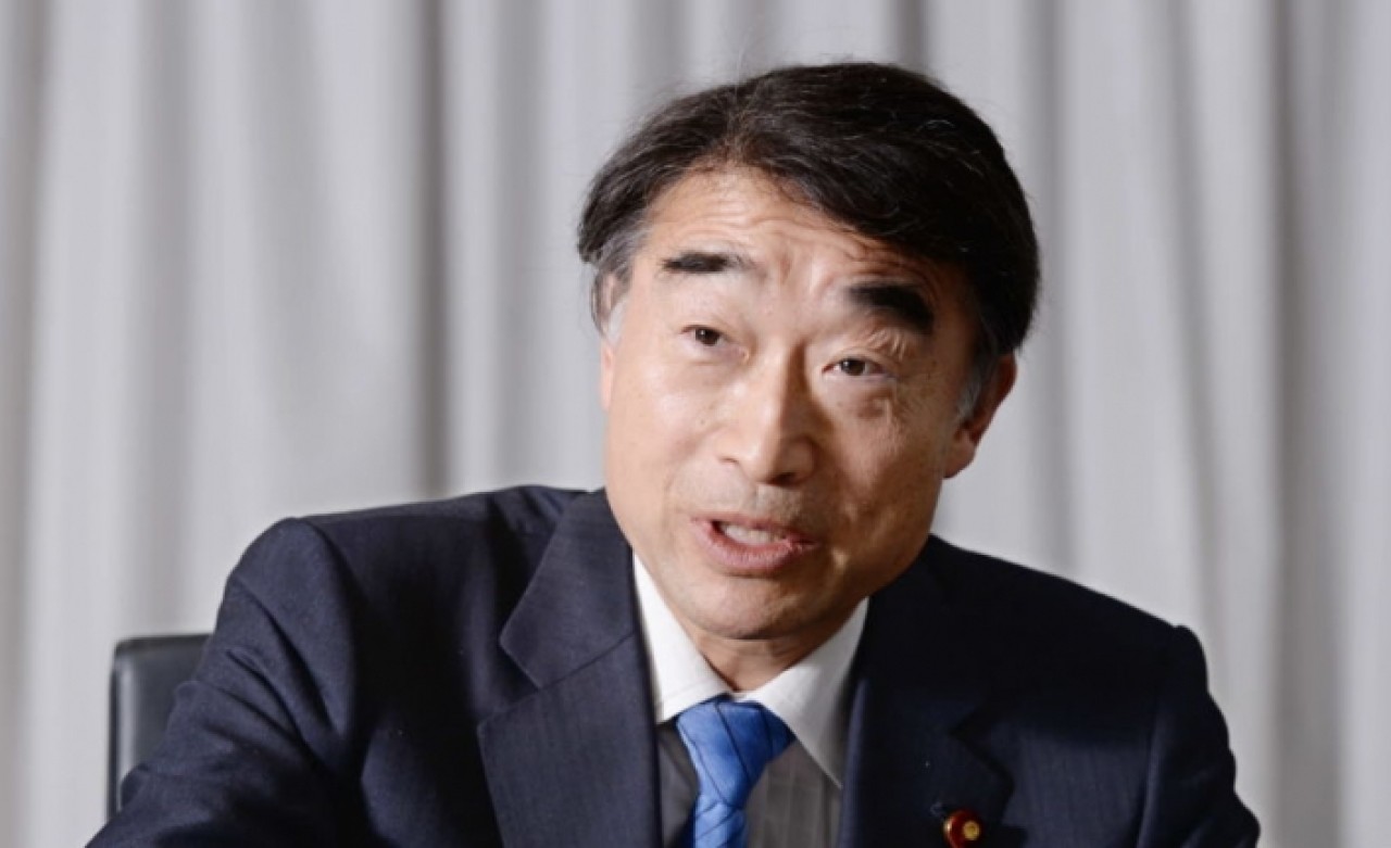 Japon Çalışma Bakanı: Kadınlar işe topuklu ayakkabıyla gitmeli