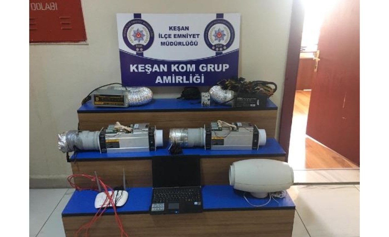 Kaçak elektrikle 'Bitcoin' üretilen eve polis baskını