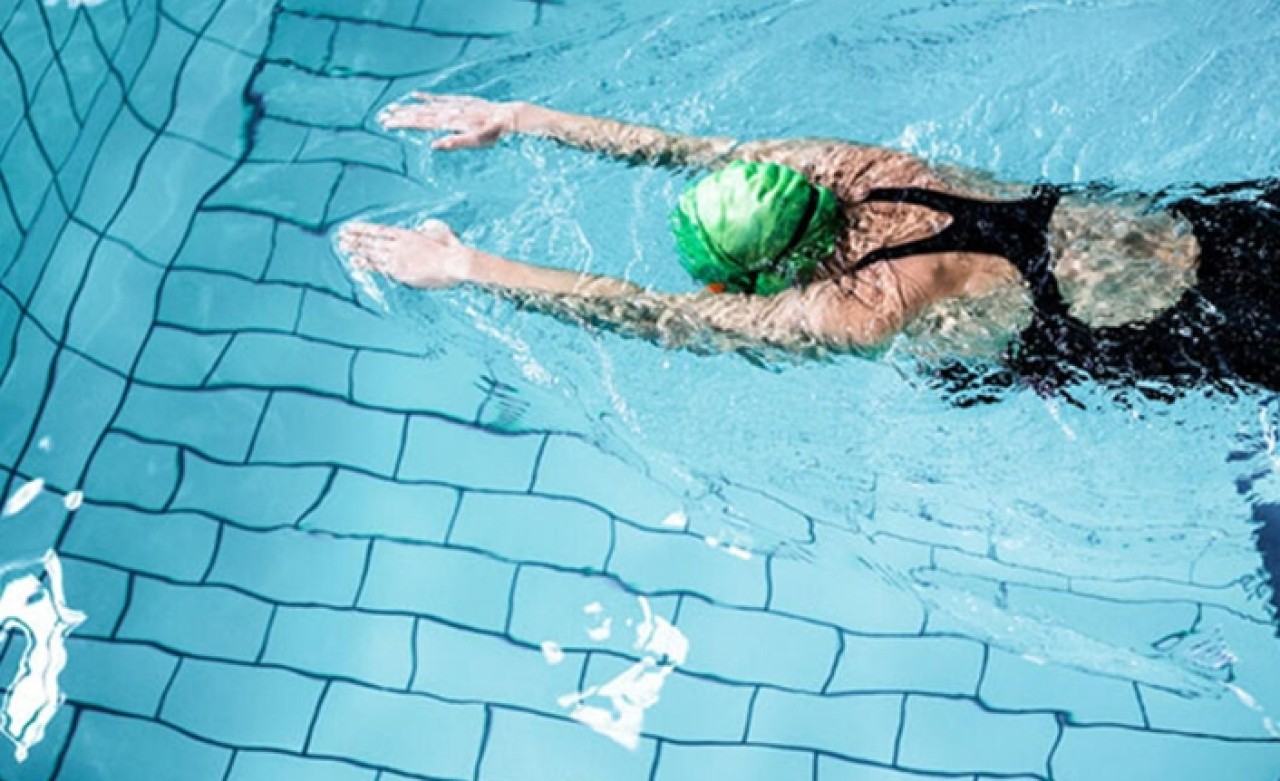 Kalabalık havuzlarda enfeksiyona dikkat!