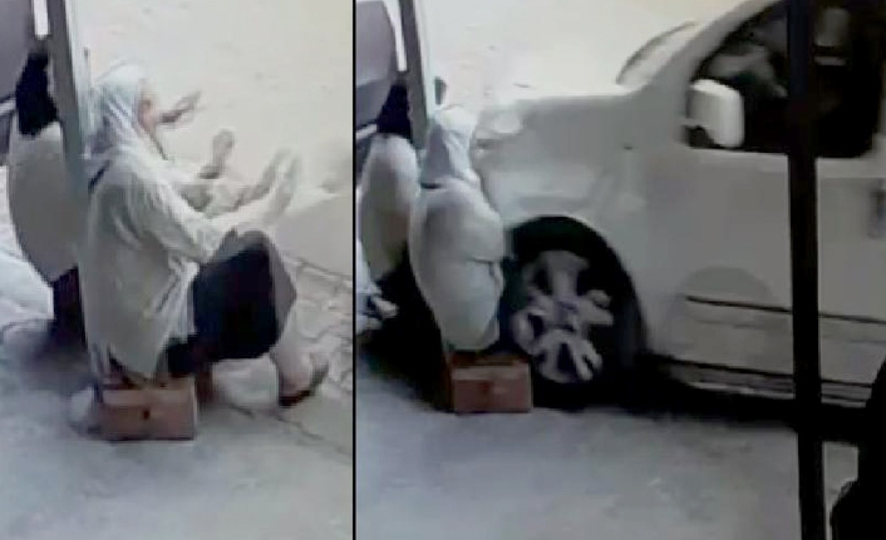 Kaldırımda oturan kadınlara araç çarptı: 2 ölü