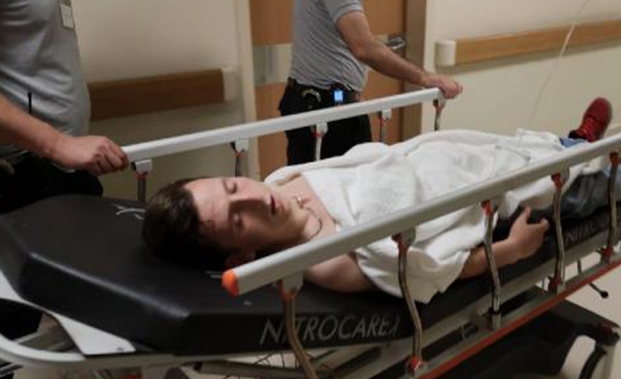 Kavgada sırtından bıçaklandı