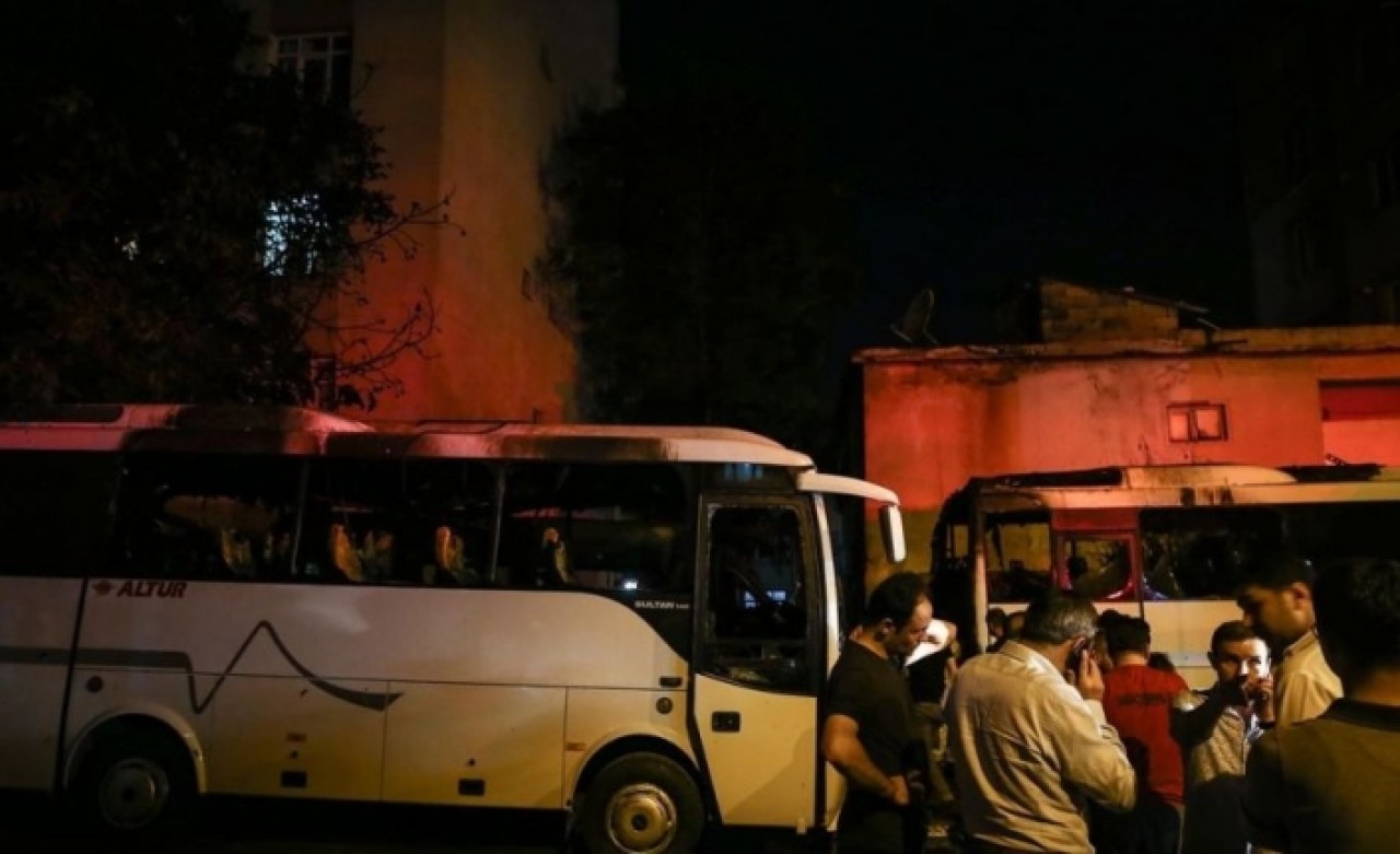 Küçükçekmece'de 4 araç yandı